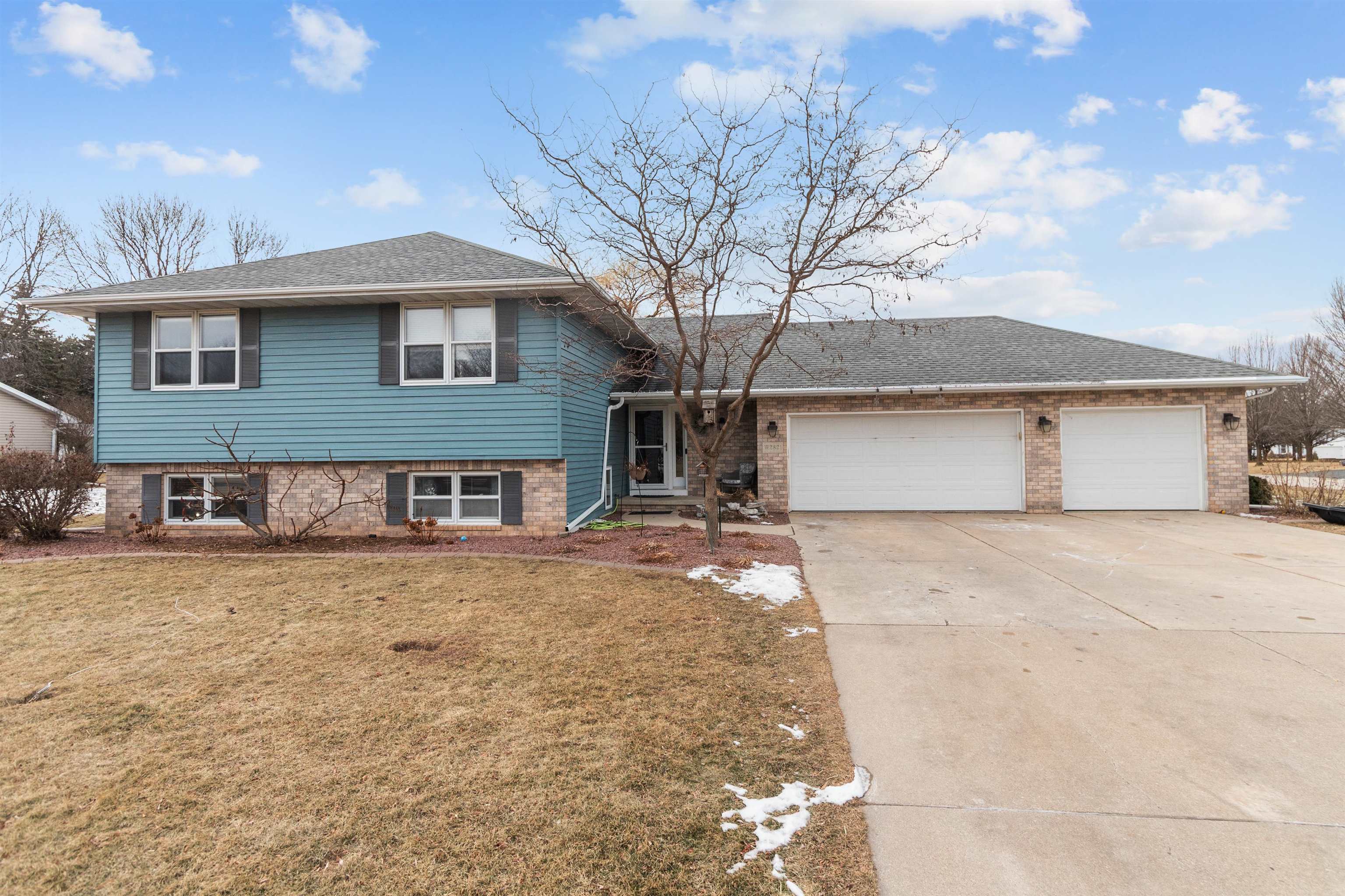 W2821 Crestwood Court  Appleton WI 54915 photo