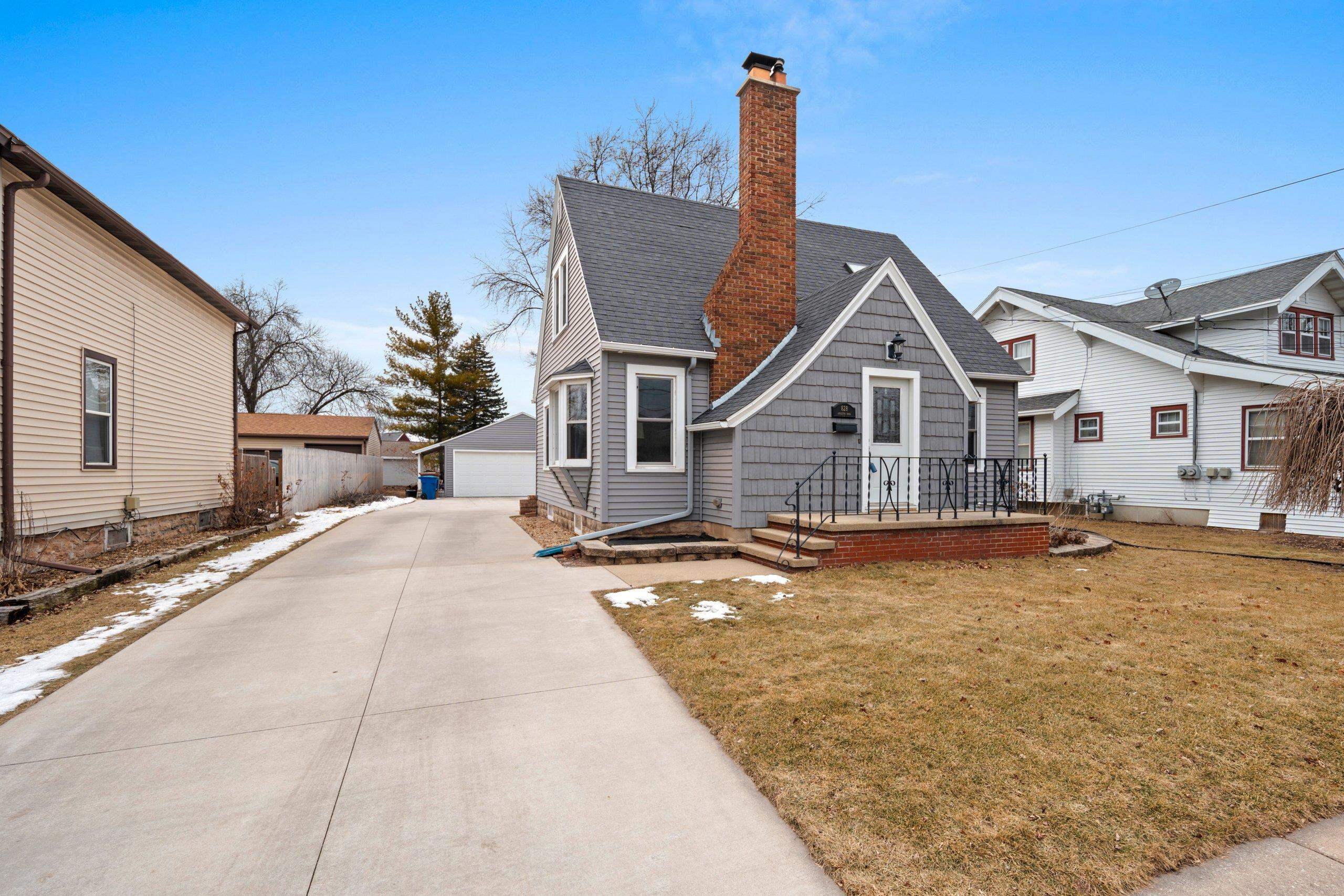 Property Photo:  828 Appleton Road  WI 54952-2447 