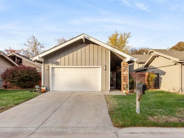 Property Photo: 7700 E 13th St N Unit 33 KS 67206