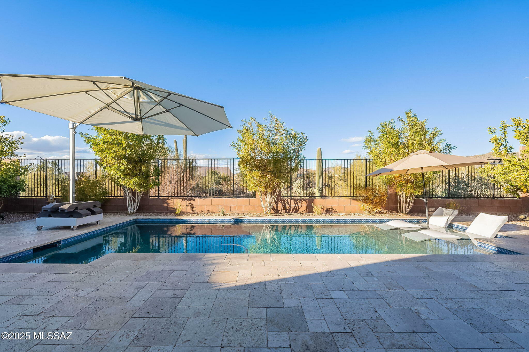 Property Photo:  7704 W Laurel Lane  AZ 85658 