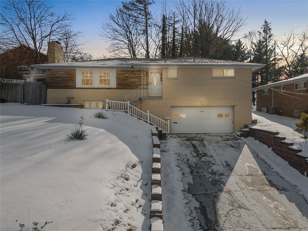 Property Photo:  1105 Greentree Road  PA 15220 