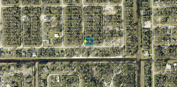 Property Photo:  853 Ontario Ave S  FL 33974 