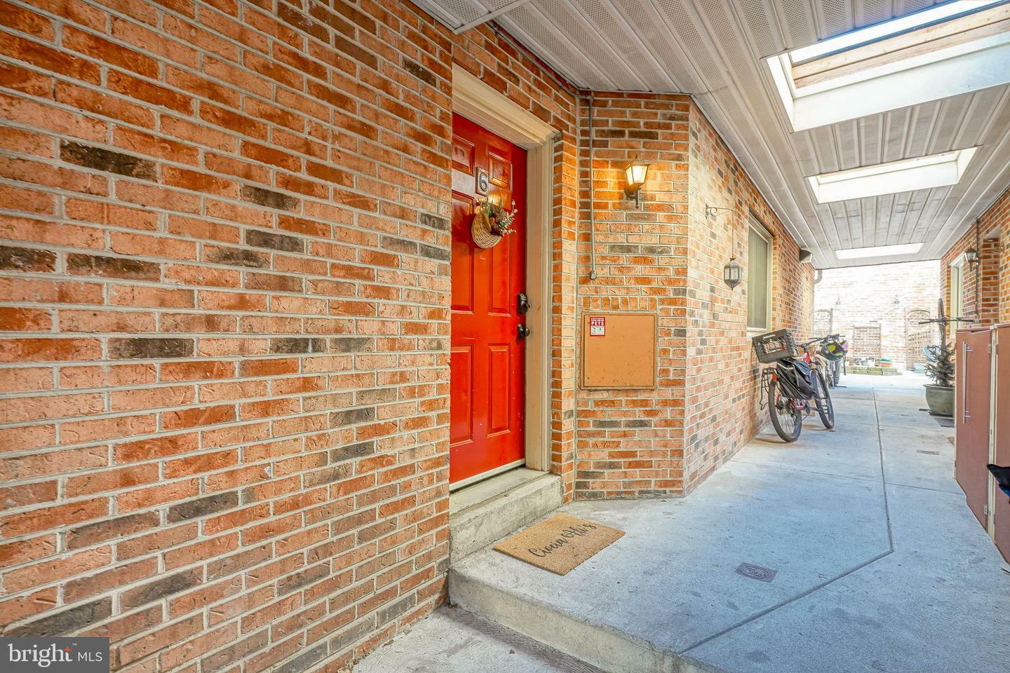 Property Photo:  238 Queen Street 6  PA 19147 