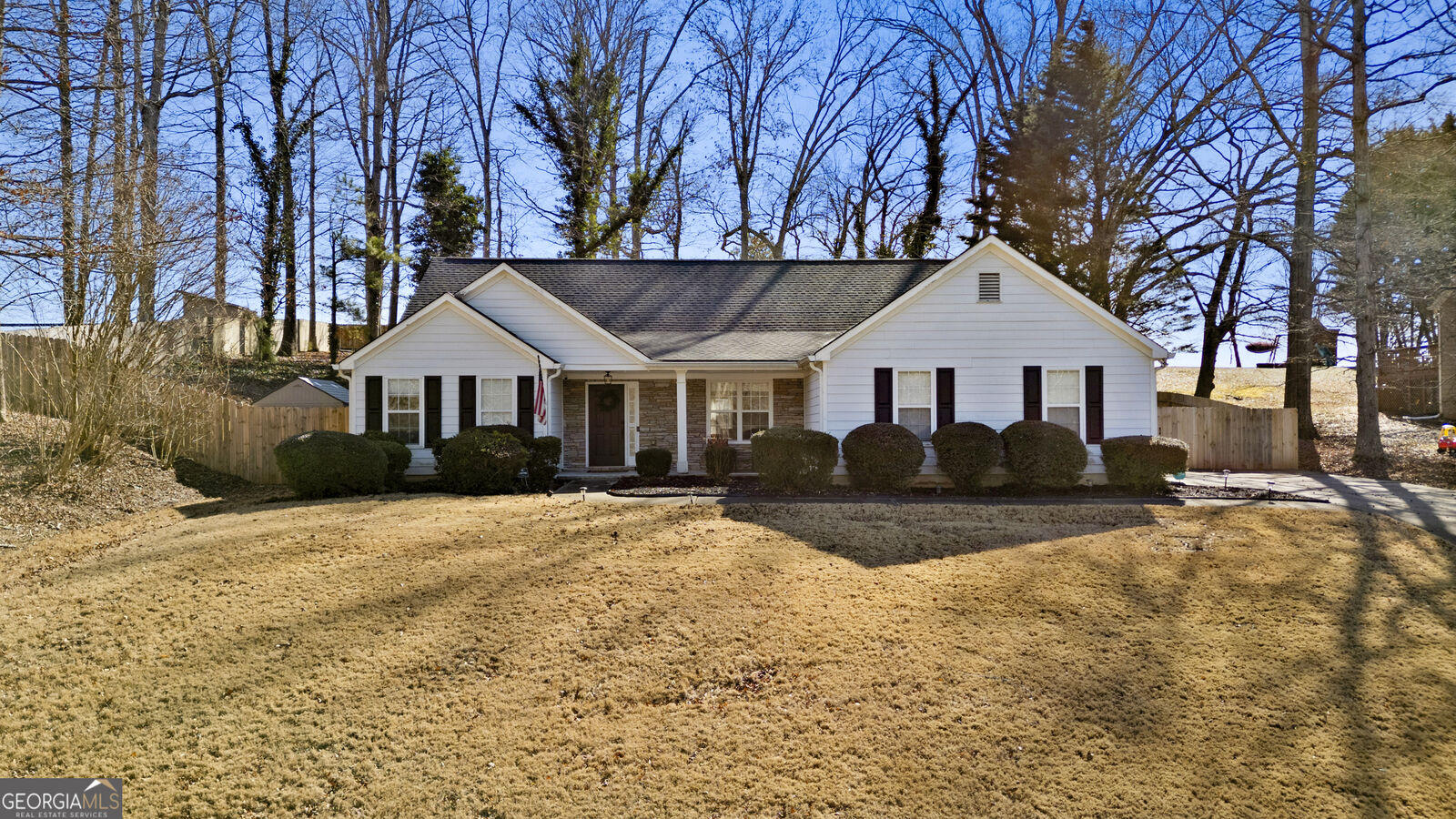 Property Photo: 7935 Streamside Lane GA 30028
