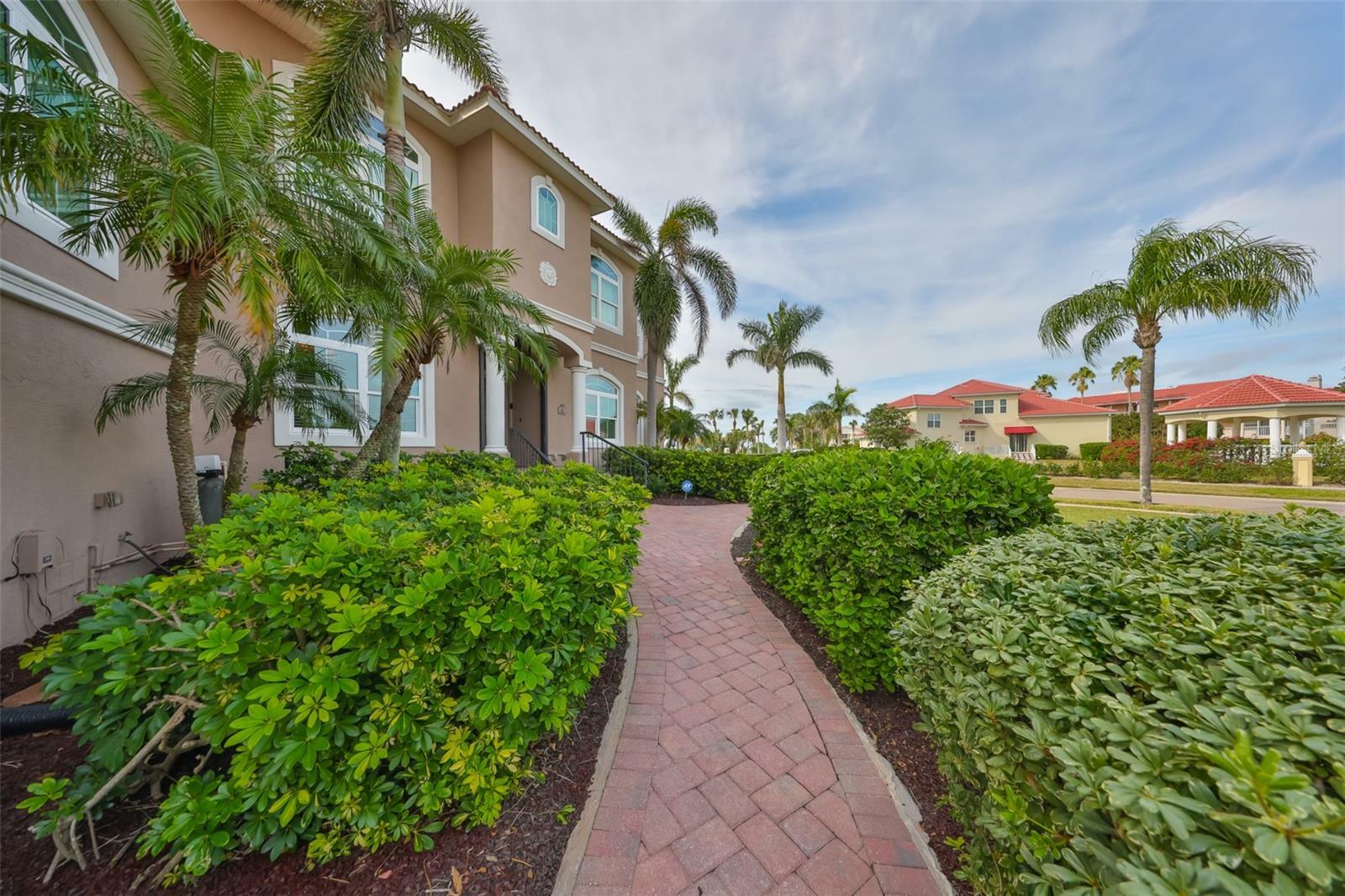 Property Photo:  1414 Alhambra Drive  FL 33572 