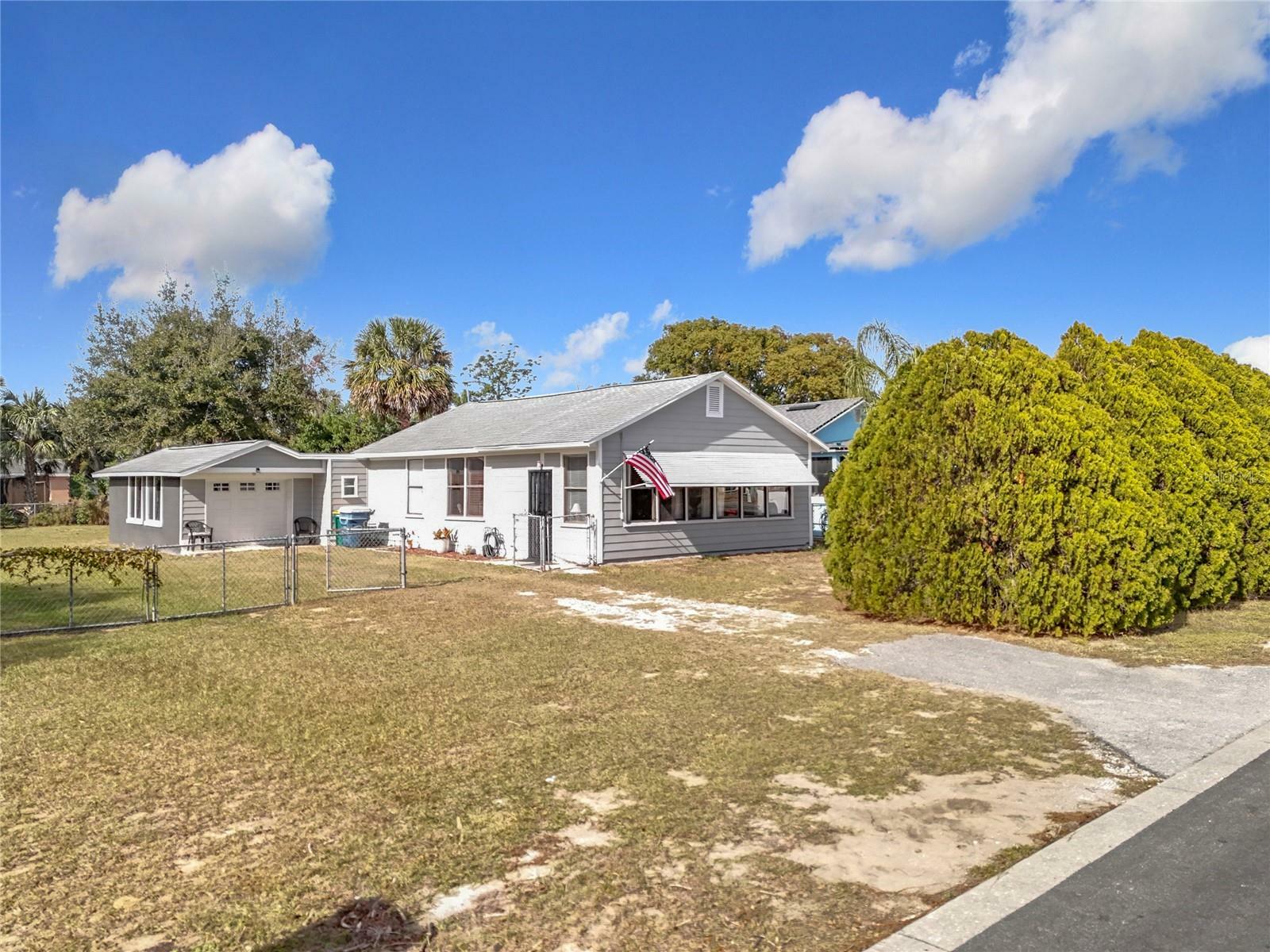 Property Photo:  1119 Pine Avenue  FL 32778 