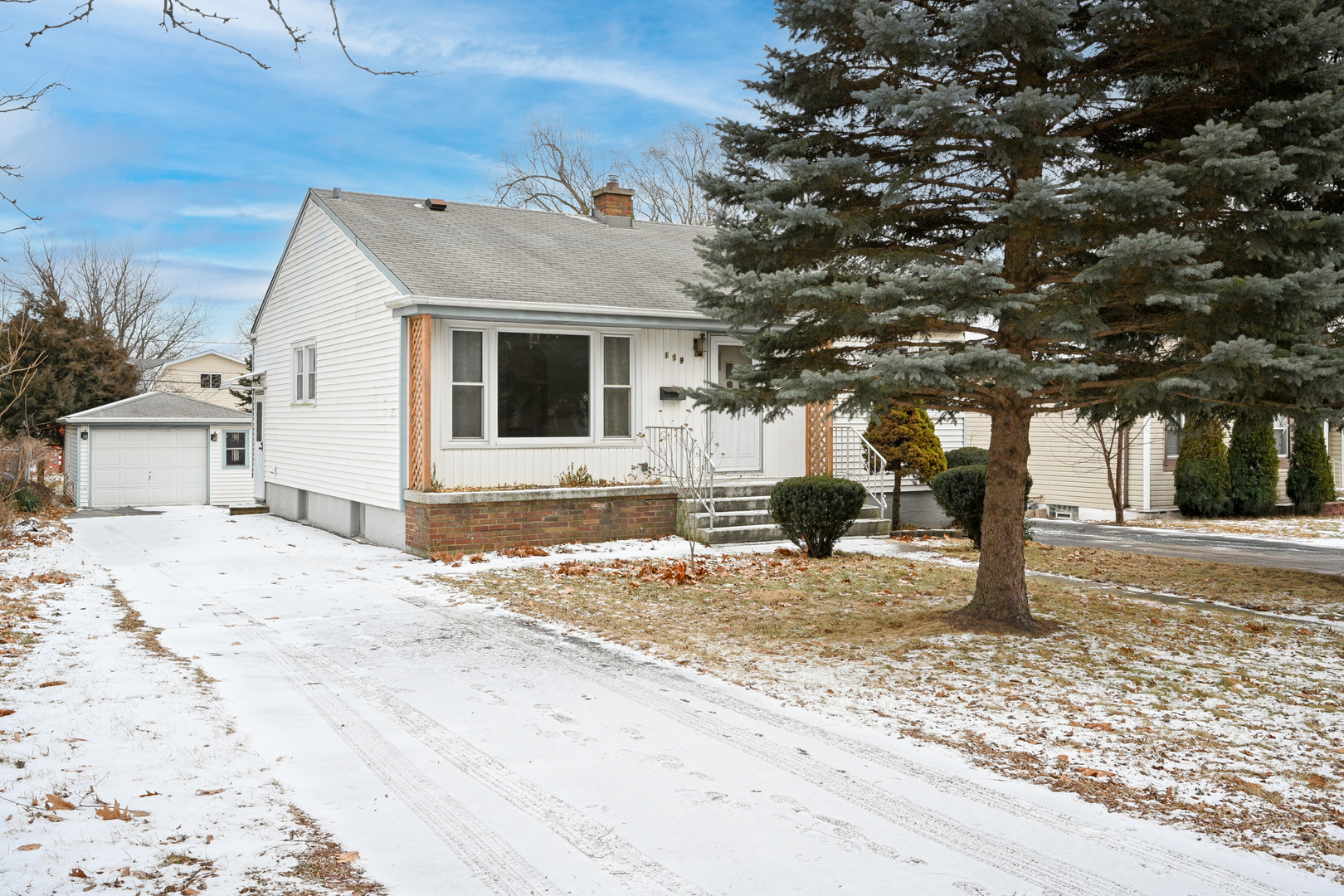 Property Photo:  119 N Wisconsin Avenue  IL 60181 