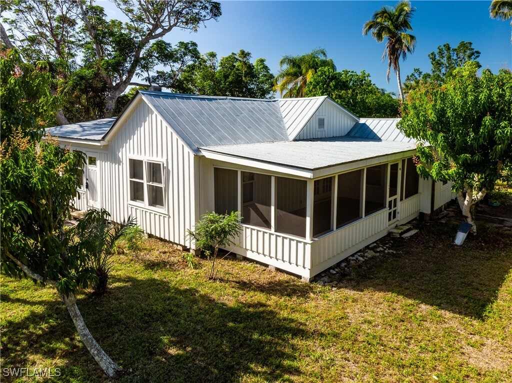 Property Photo:  13611 Robert Road  FL 33922 