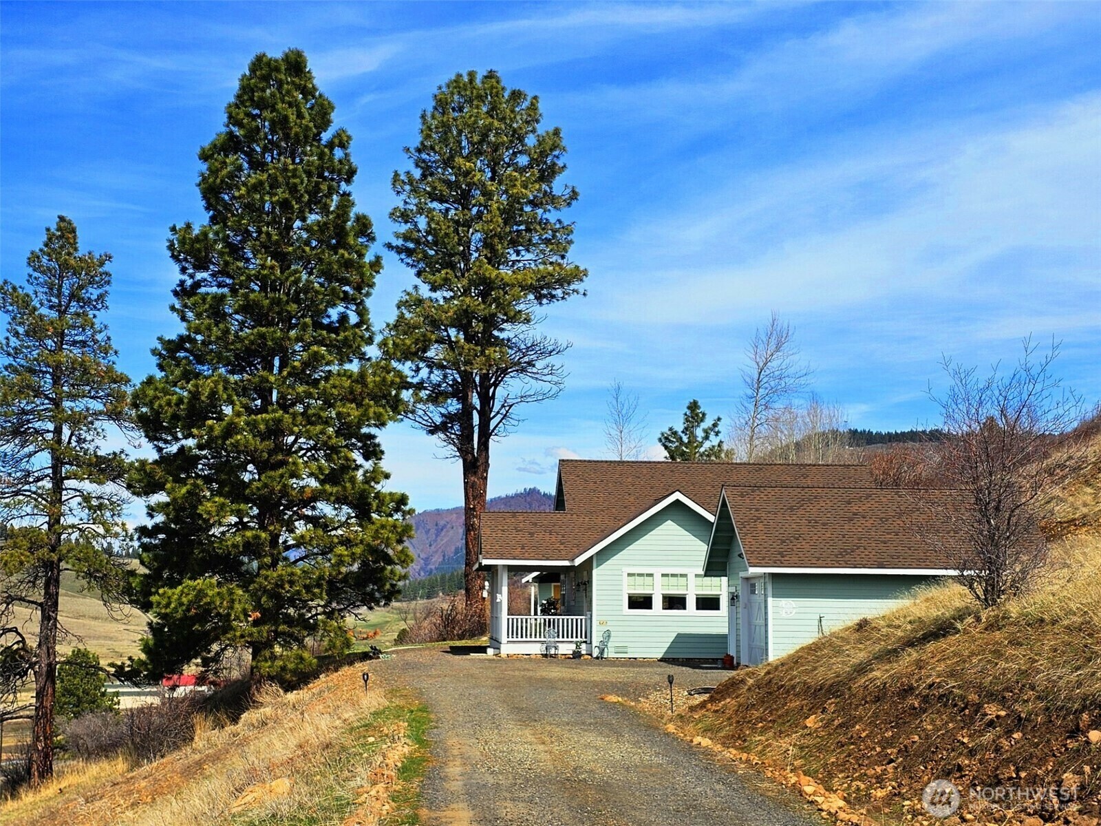 Property Photo: 2080 Bettas Road WA 98922