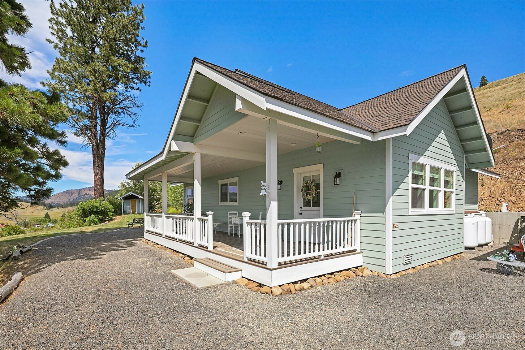 Property Photo: 2080 Bettas Road WA 98922