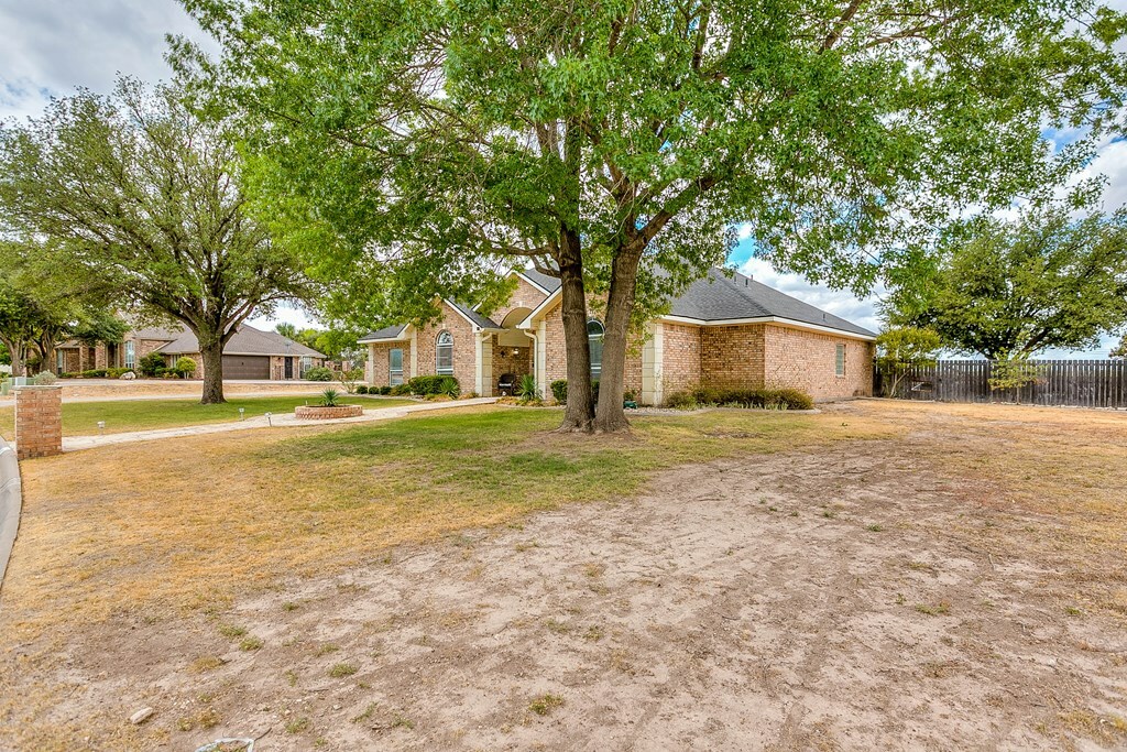 Property Photo:  1001 Avondale Ave  TX 76901 