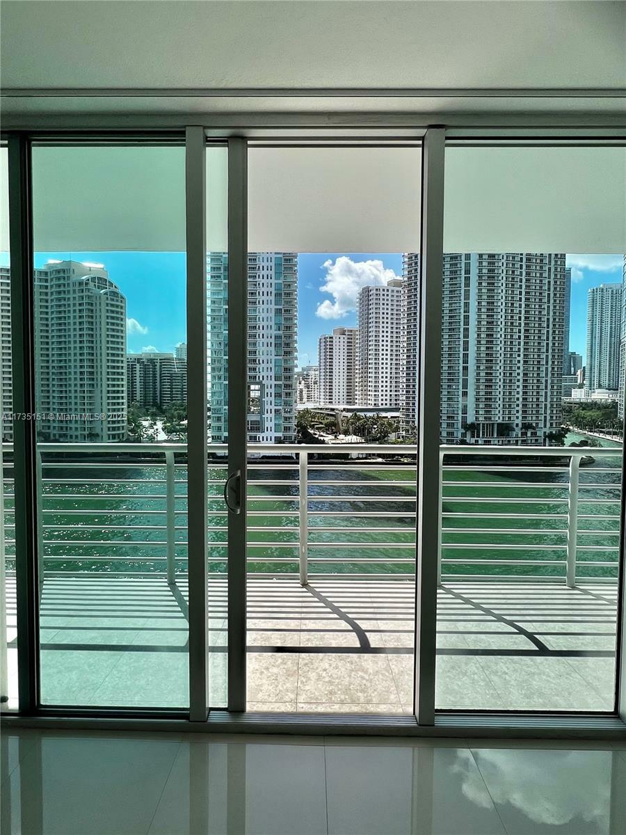 Property Photo:  325 S Biscayne Blvd 1121  FL 33131 