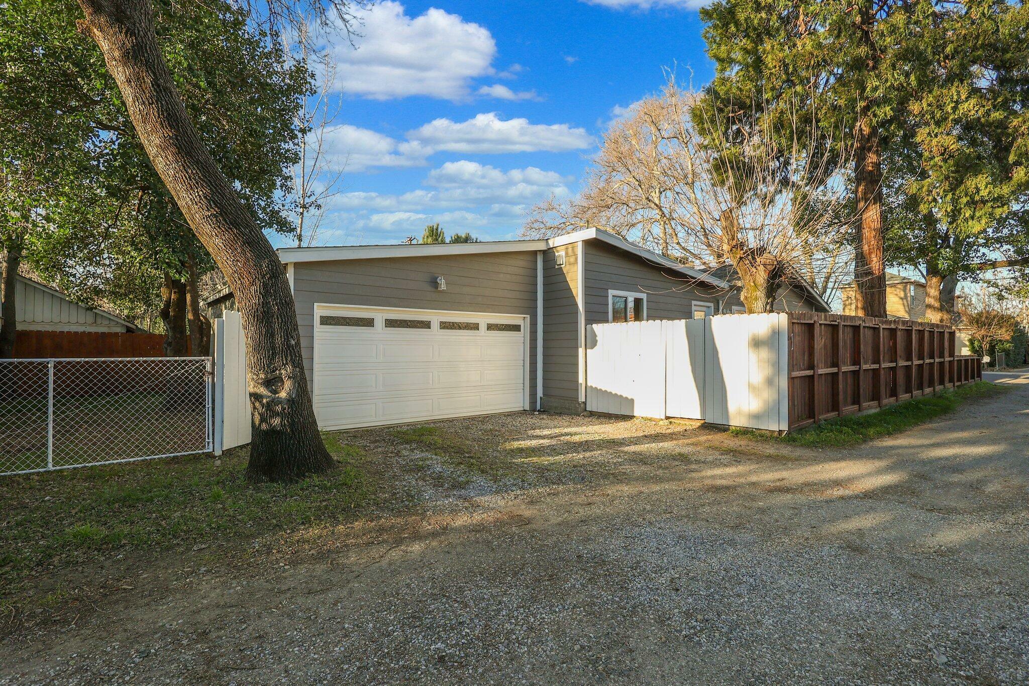 Property Photo:  2733 Leland Avenue  CA 96001 