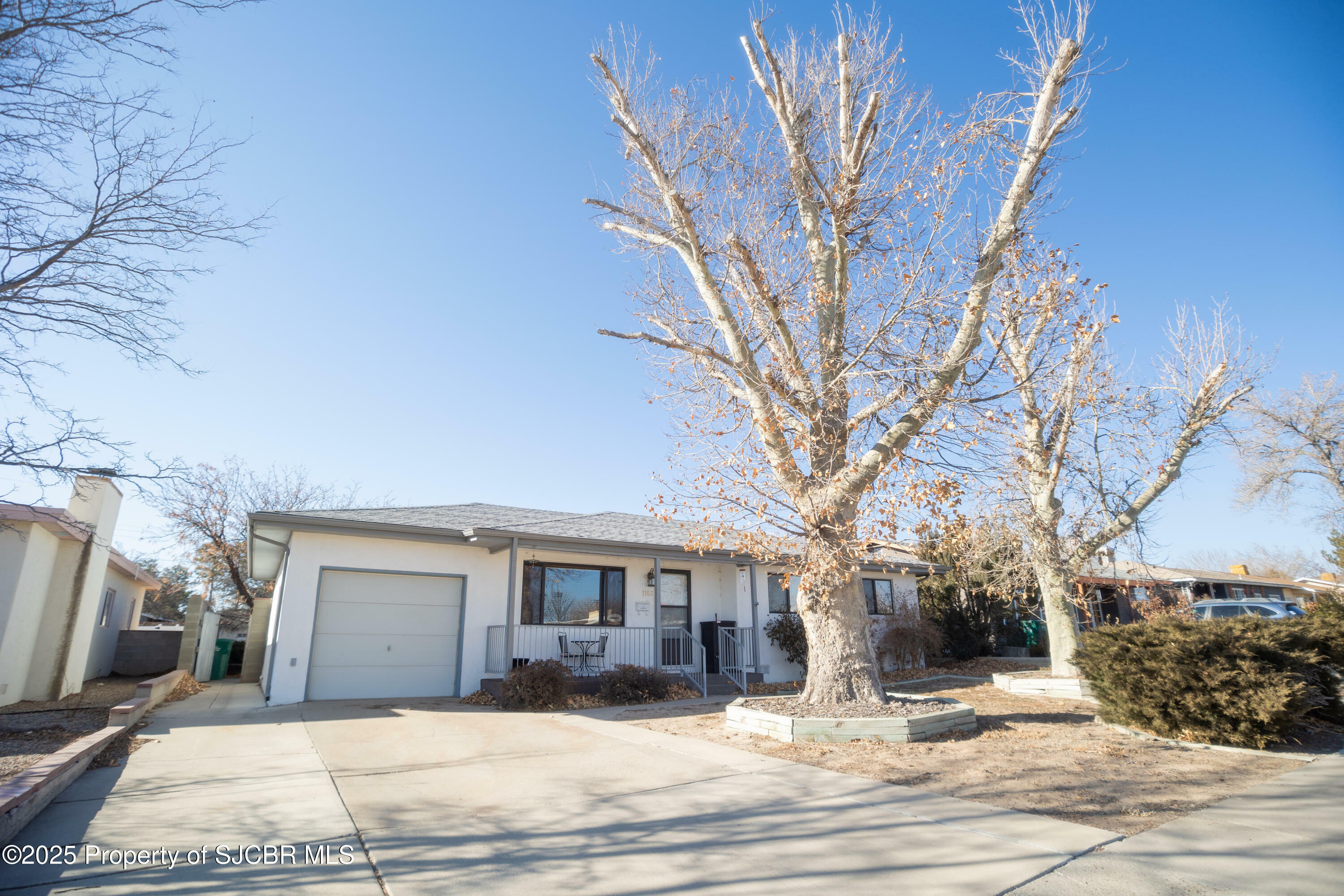 Property Photo:  1103 N Buena Vista Avenue  NM 87401 