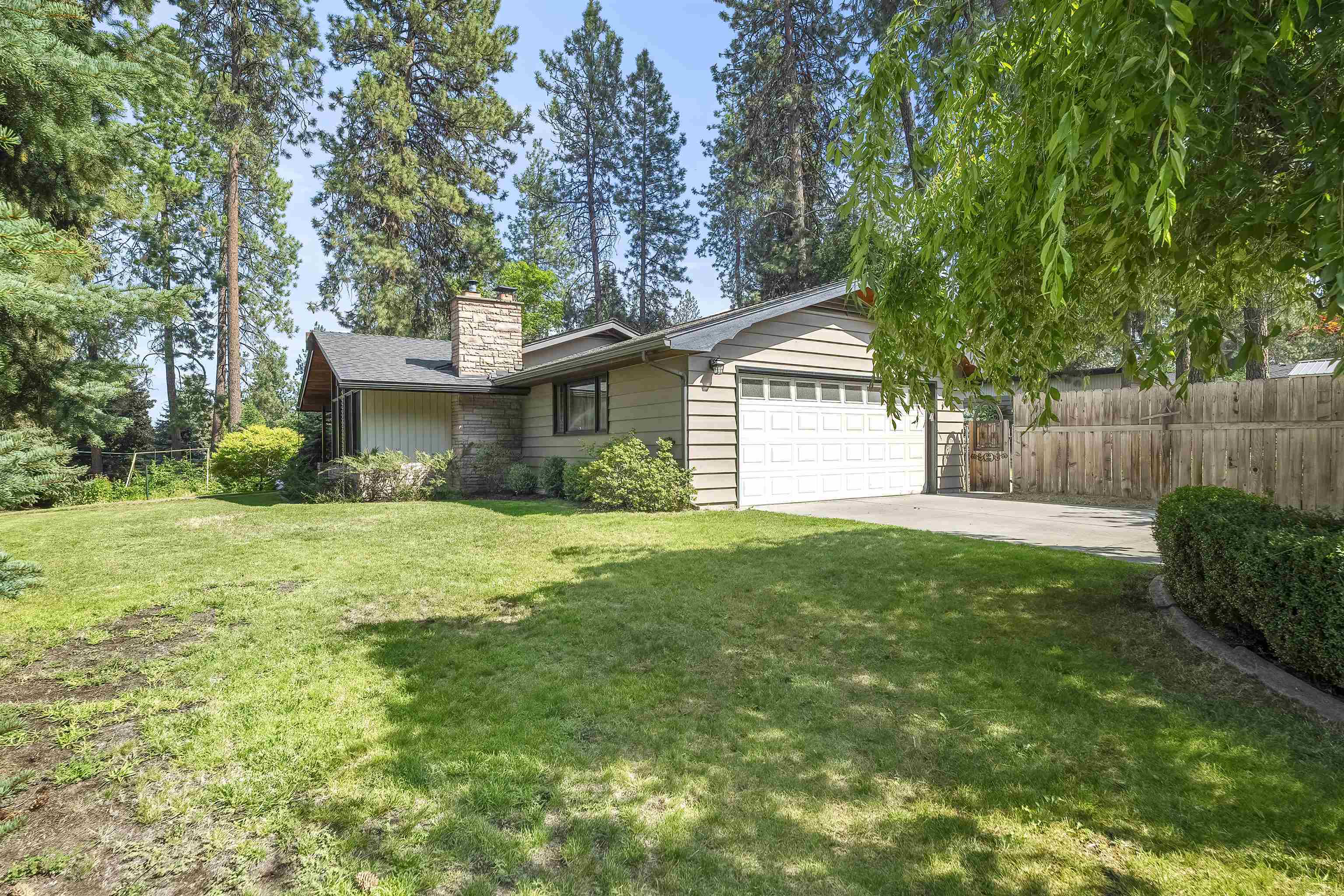 Property Photo:  1013 W Briar Cliff Dr  WA 99218 