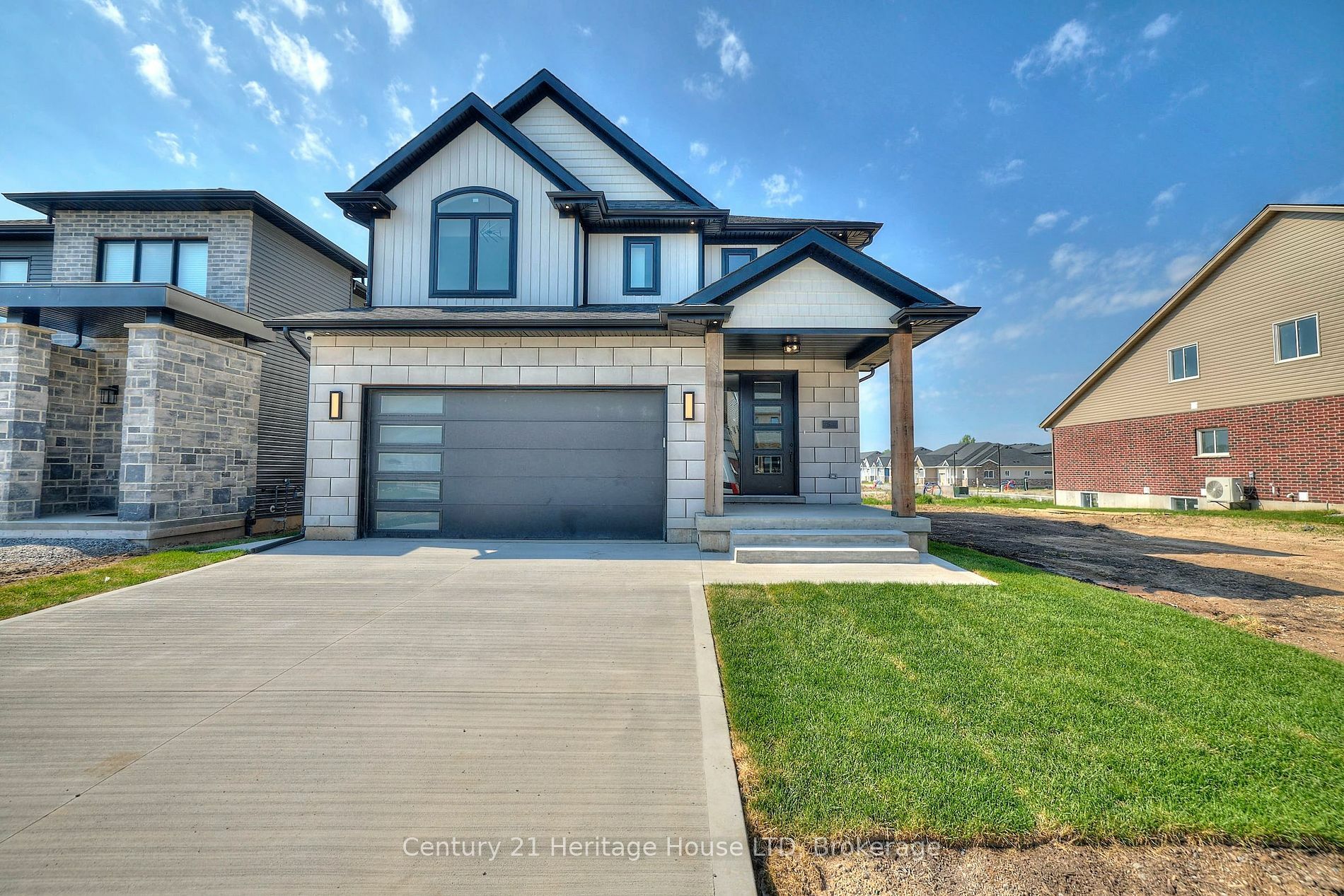 Property Photo:  25 Alicia Cres  ON L2V 0M1 