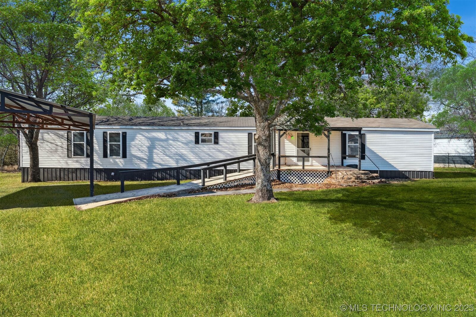 Property Photo:  69915 S 334 Road  OK 74467 