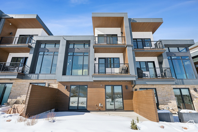 Property Photo: 4134 Cooper Ln W 7 UT 84098