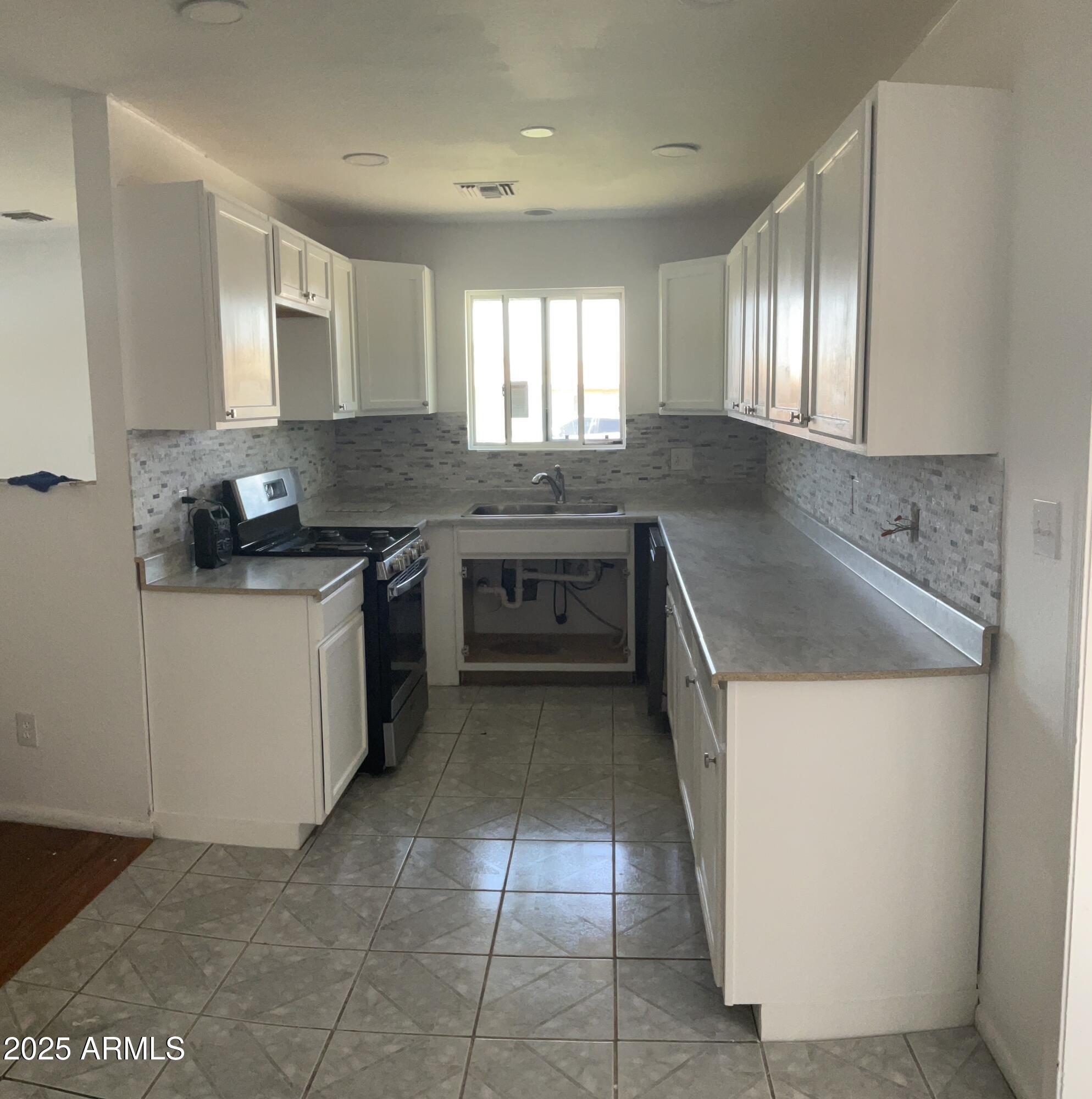 Property Photo: 1109 E Caldwell Street AZ 85042
