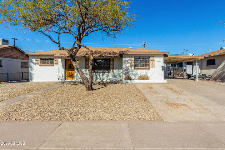 Property Photo: 2906 W Alice Avenue AZ 85051