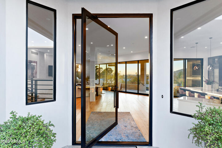Property Photo:  5724 N Echo Canyon Drive  AZ 85018 