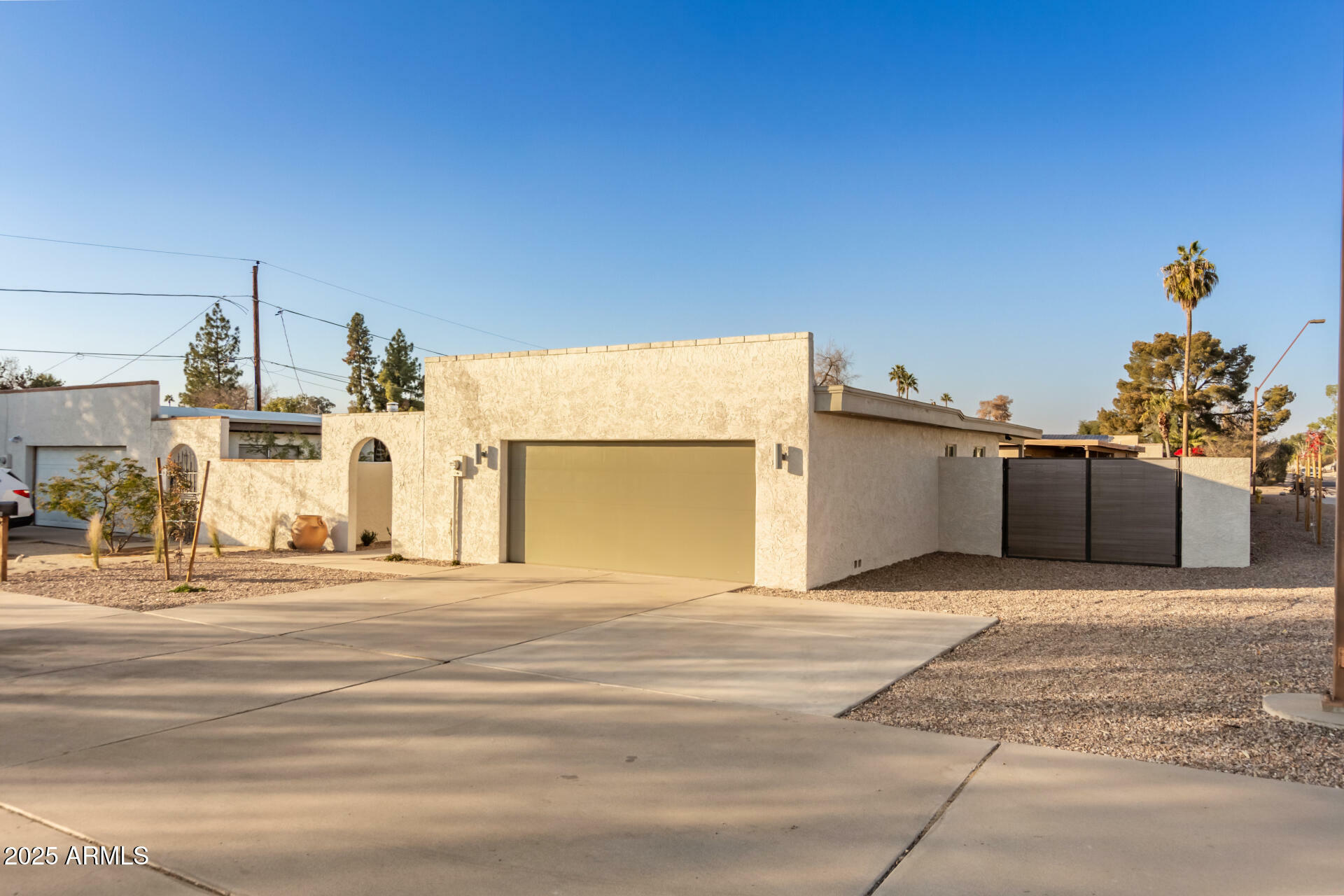 Property Photo:  2916 S Price Road  AZ 85282 