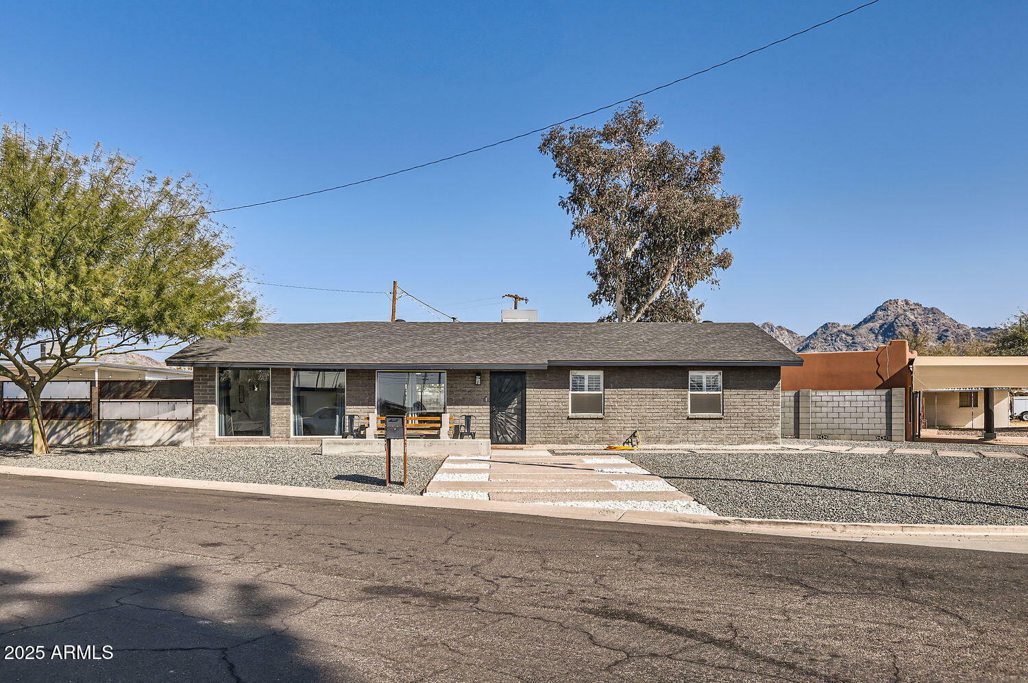 Property Photo:  1232 E Kaler Drive  AZ 85020 