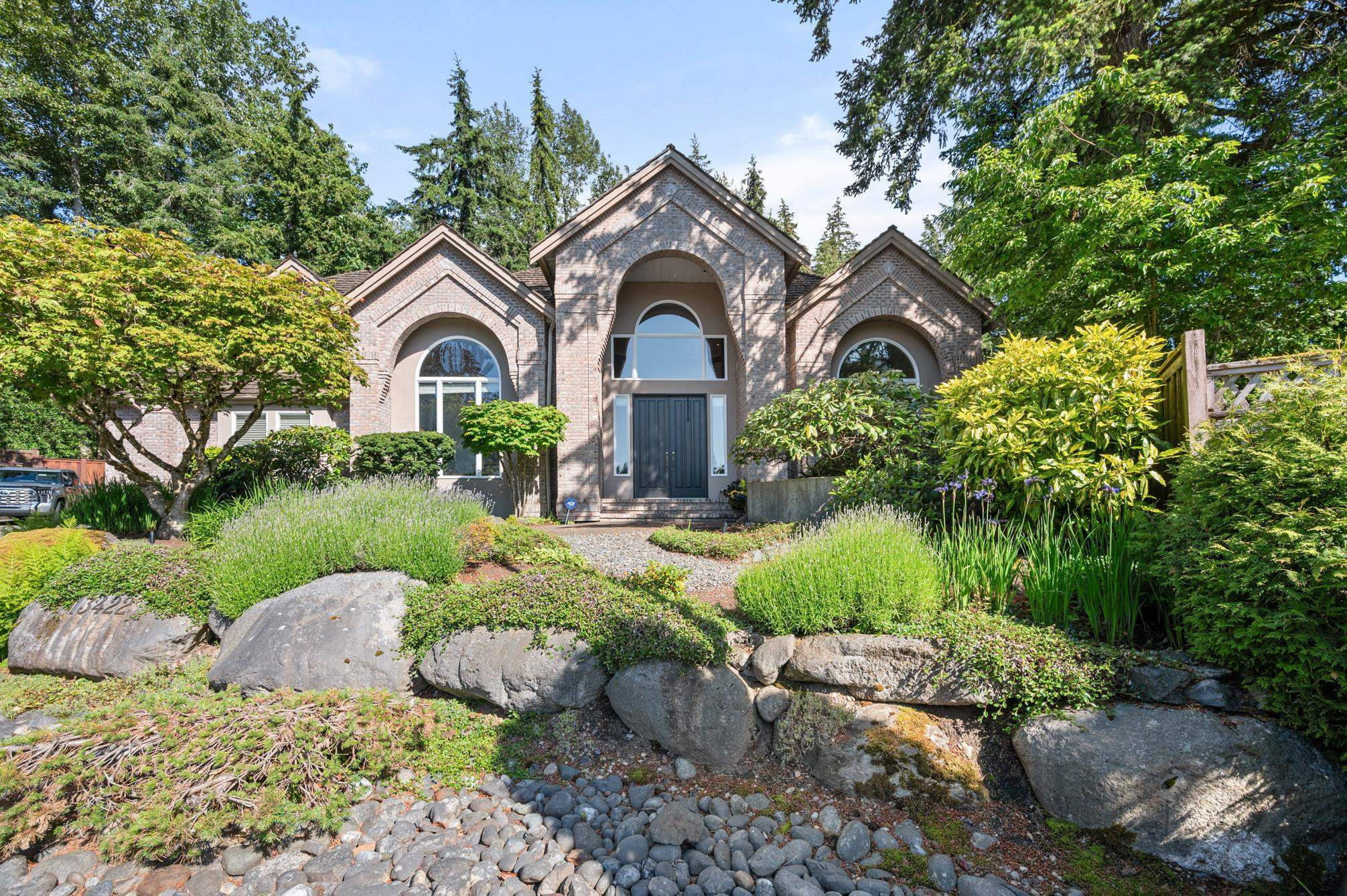 Property Photo:  13422 20A Avenue  BC V4A 9N8 