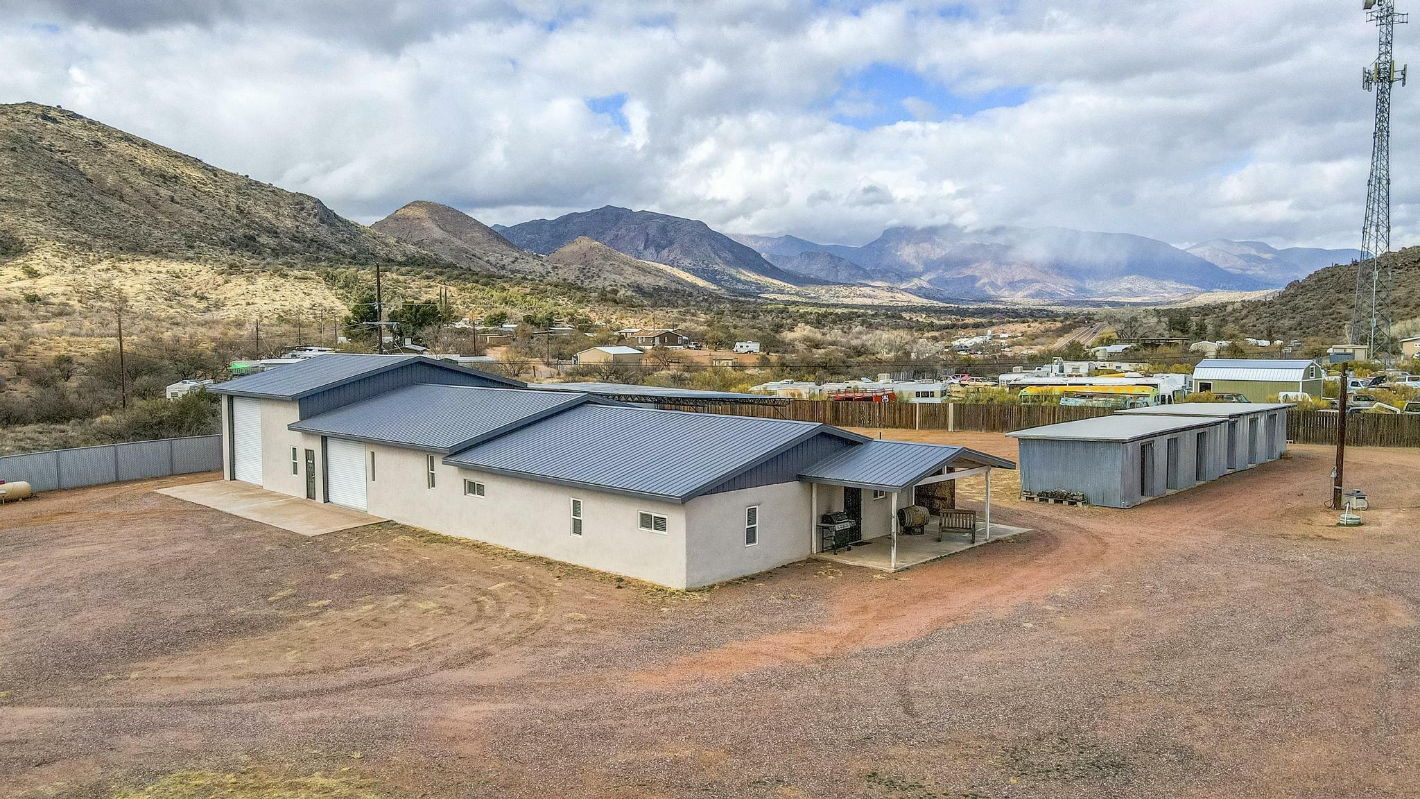 Property Photo:  725 N Gun Creek Road  AZ 85541 