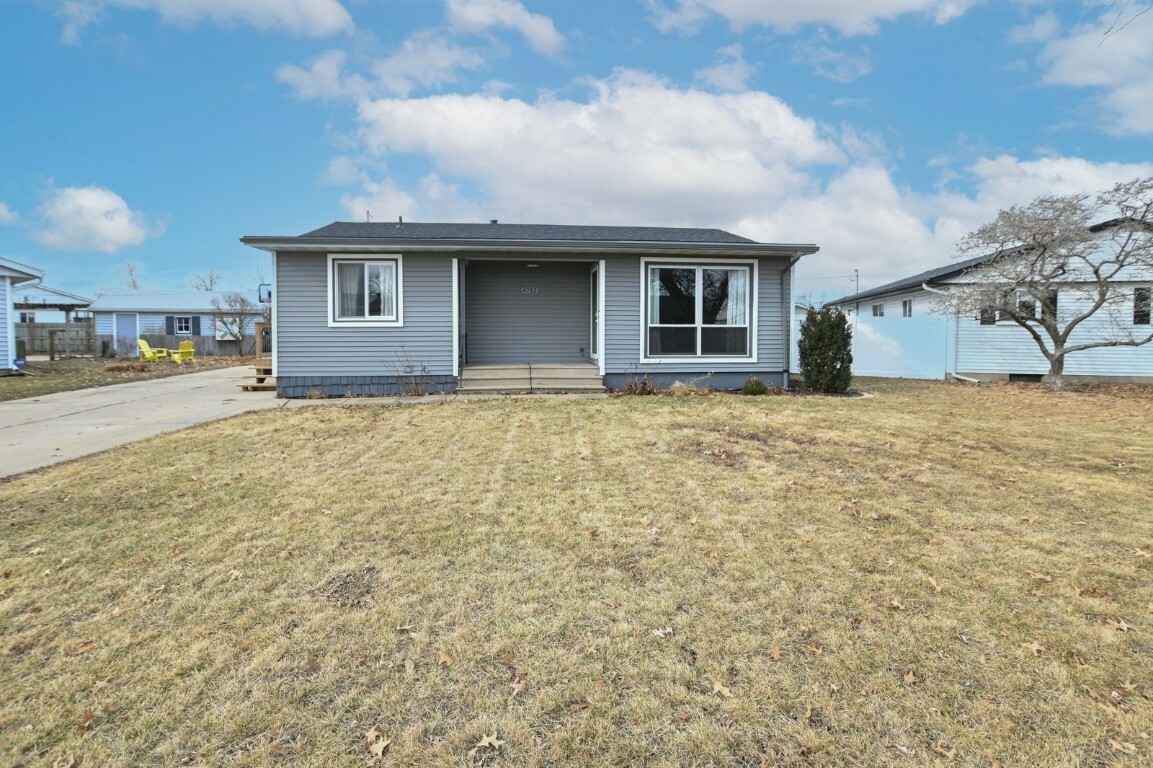 Property Photo:  4712 F Avenue NE  IA 52402 