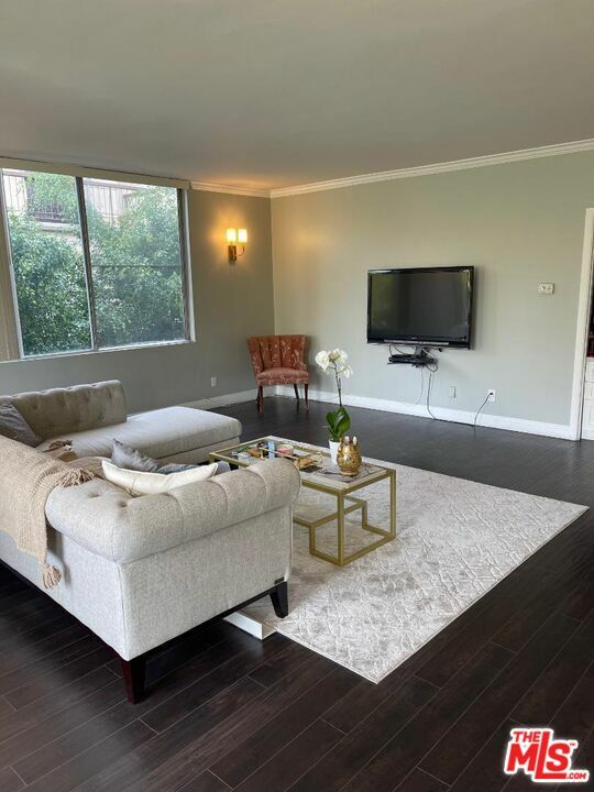 Property Photo:  412 N Palm Dr 302  CA 90210 