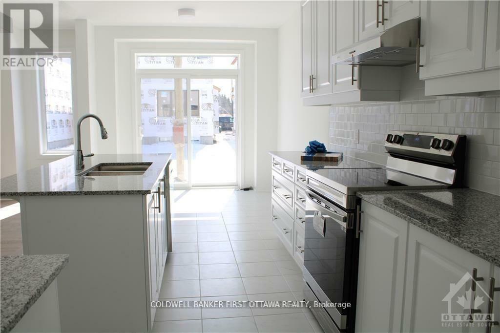 Property Photo:  318 Crossway Terrace  ON K2S 3A8 