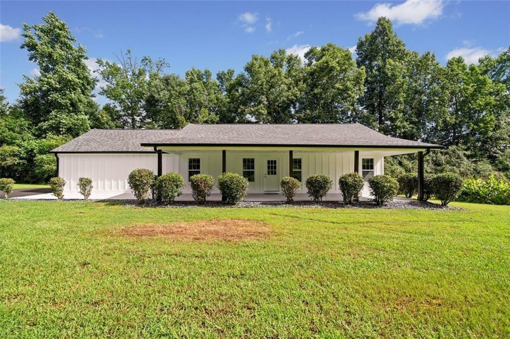 Property Photo:  2400 Flatbottom Road  GA 30107 