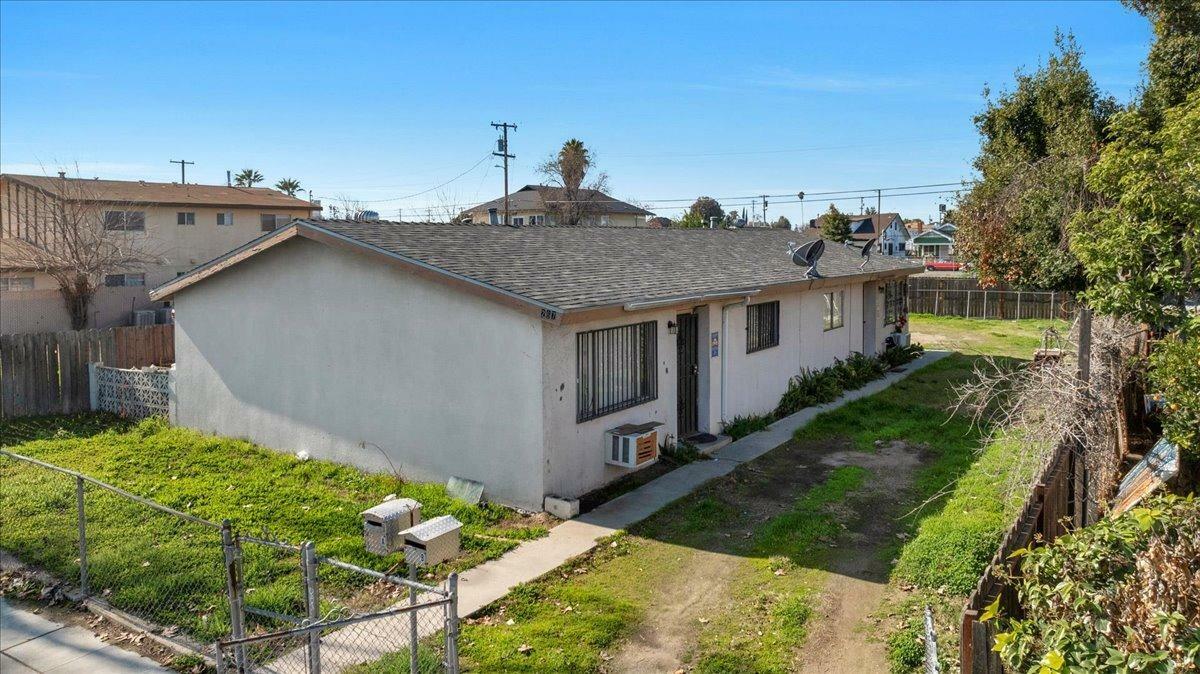 267 N Diana Street  Fresno CA 93701 photo