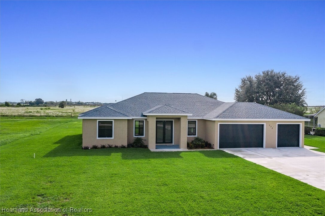 Property Photo:  733 Sunset Pointe Drive  FL 33852 