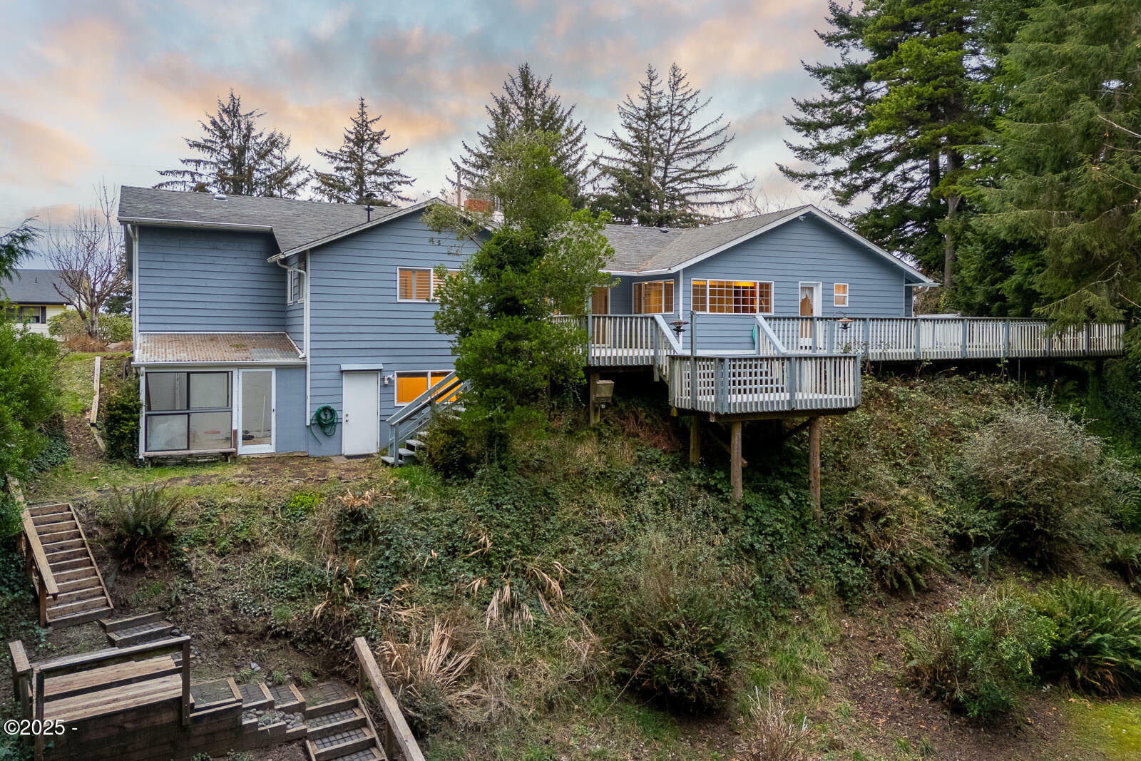 425 NE Edgecliff Drive  Waldport OR 97394 photo