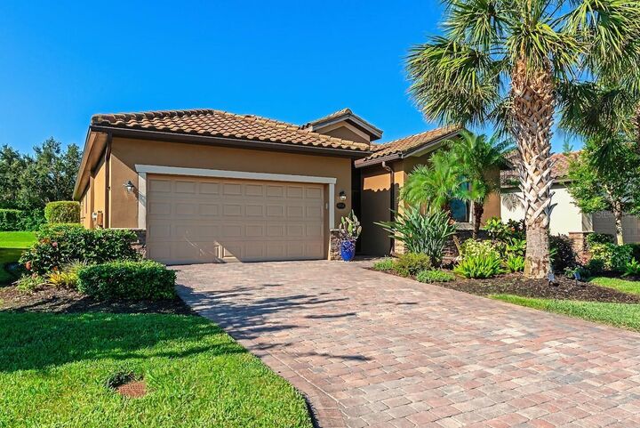 Property Photo:  6814 Willowshire Way  FL 34212 