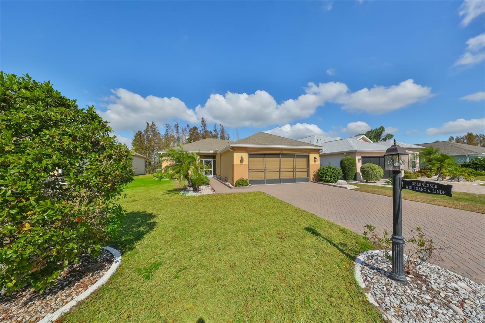 Property Photo:  1123 Emerald Dunes Drive  FL 33573 