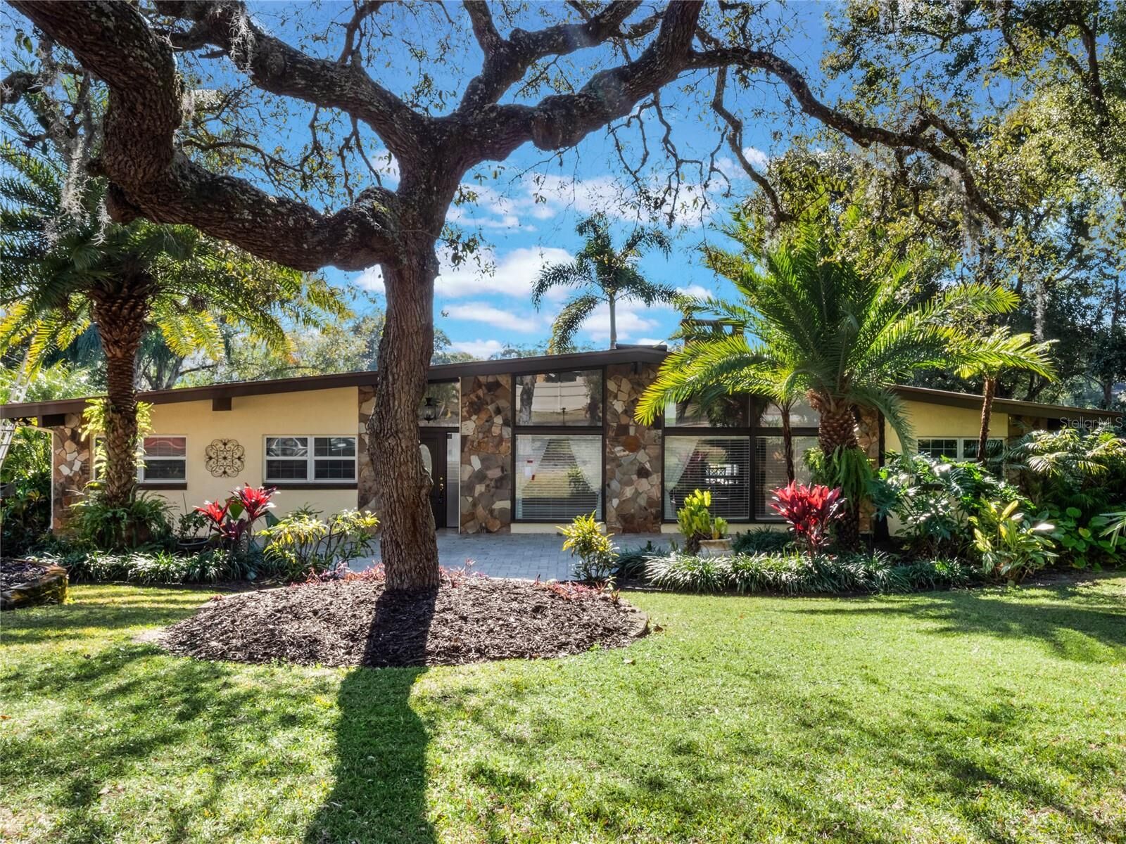 Property Photo:  960 Seminole Avenue  FL 32701 