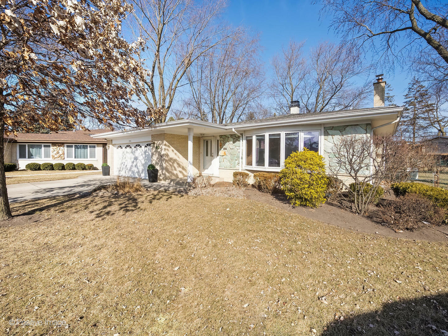 Property Photo:  194 Brentwood Drive  IL 60016 