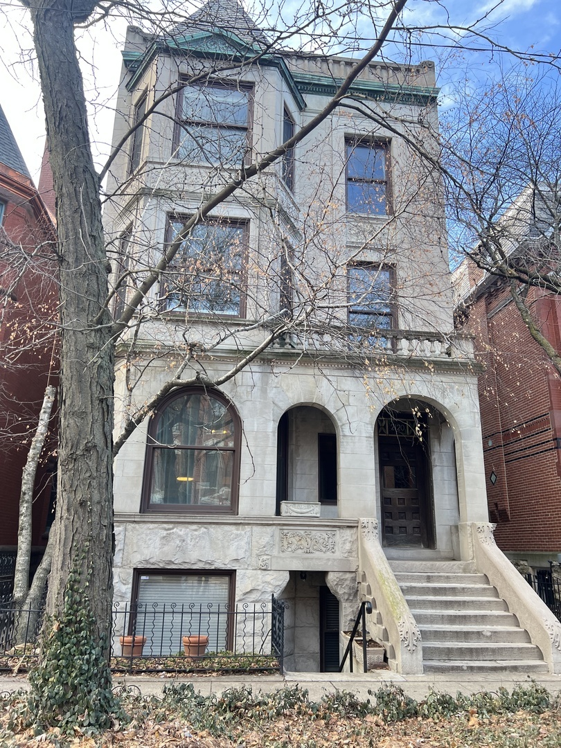 Property Photo: 2120 N Cleveland Avenue 1 IL 60614