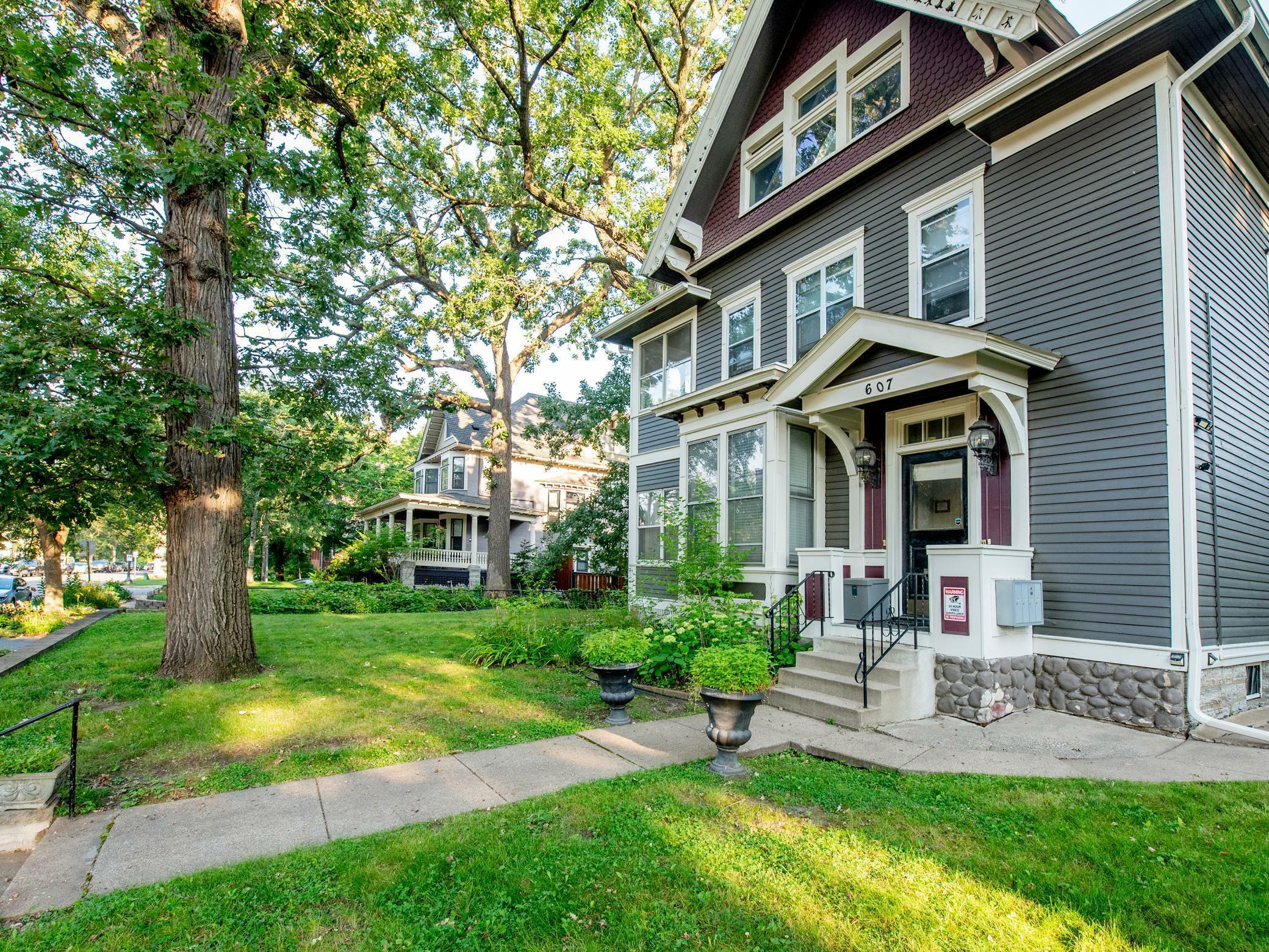 Property Photo:  607 Lincoln Avenue  MN 55102 