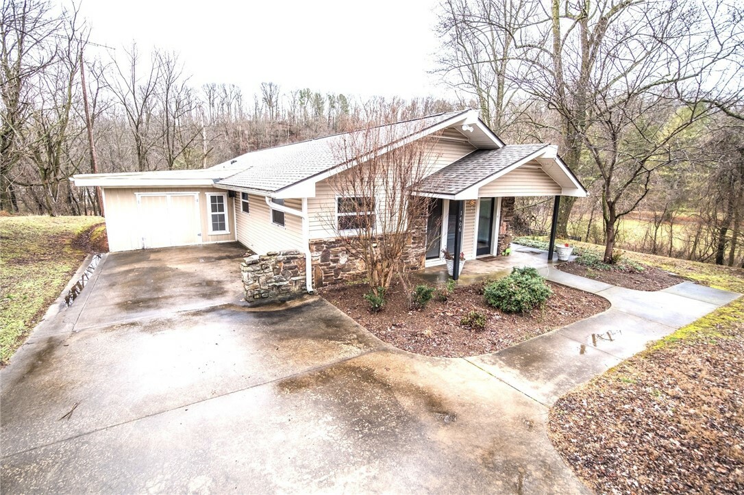 Property Photo:  1406 E Prairie Creek Drive  AR 72756 