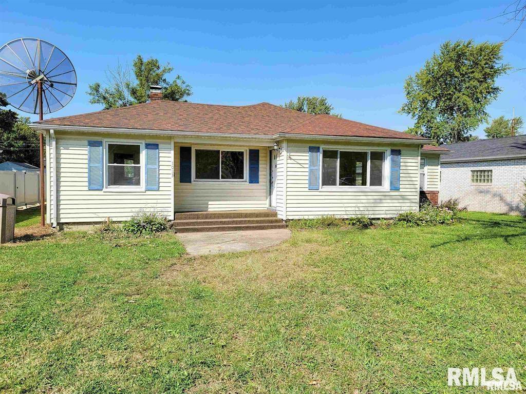 Property Photo:  1033 N State Road  IL 62839 