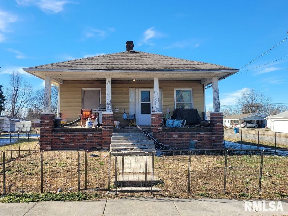 Property Photo:  800 S Walnut Street  IL 62884 