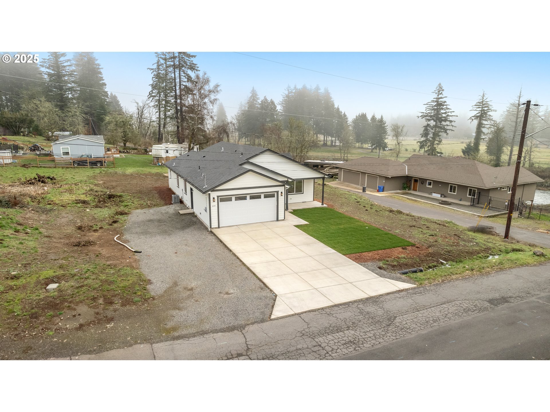 Property Photo: 220 NE 7th Ave OR 97360
