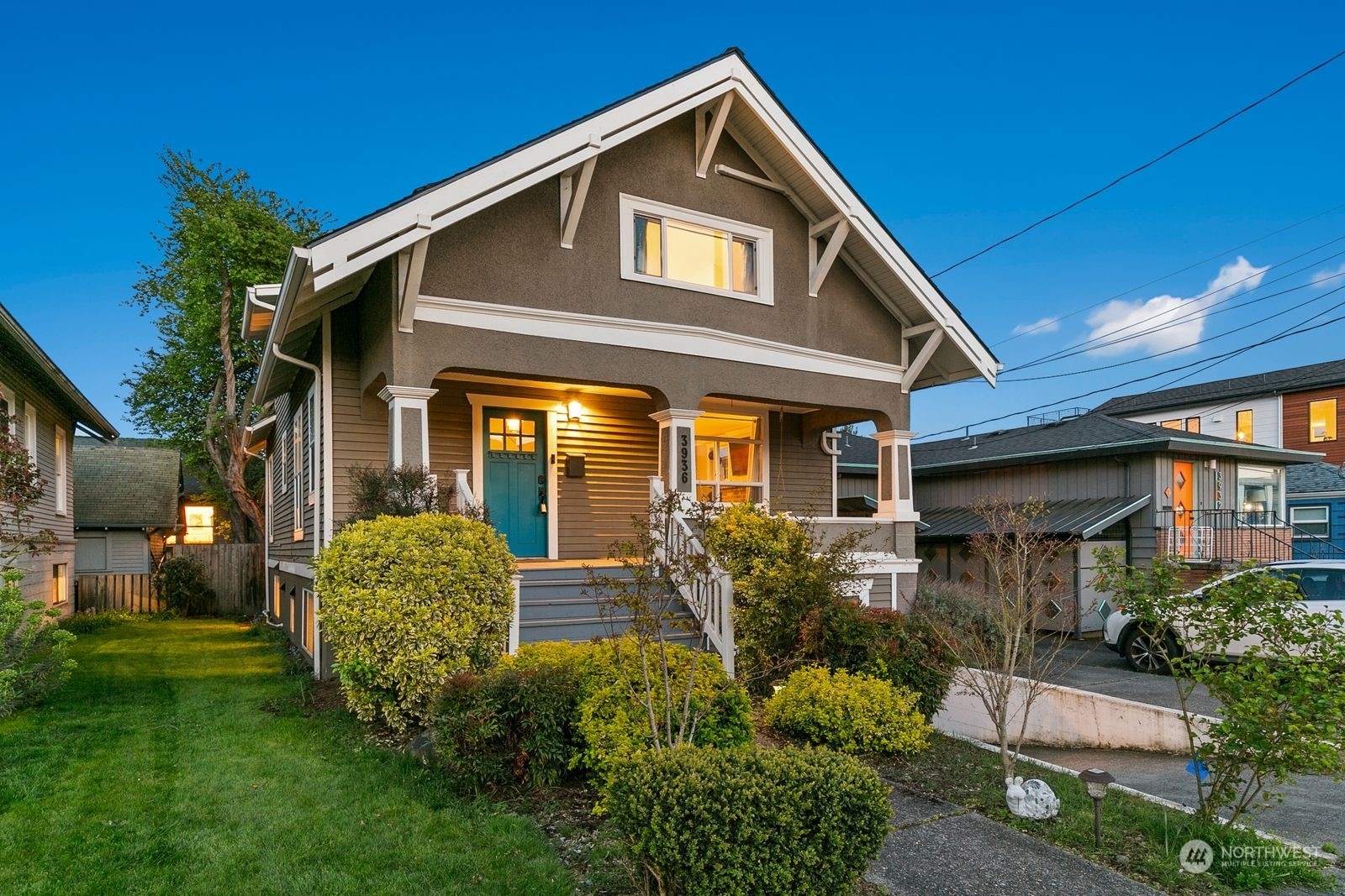 Property Photo:  3936  Woodland Park Avenue N  WA 98103 