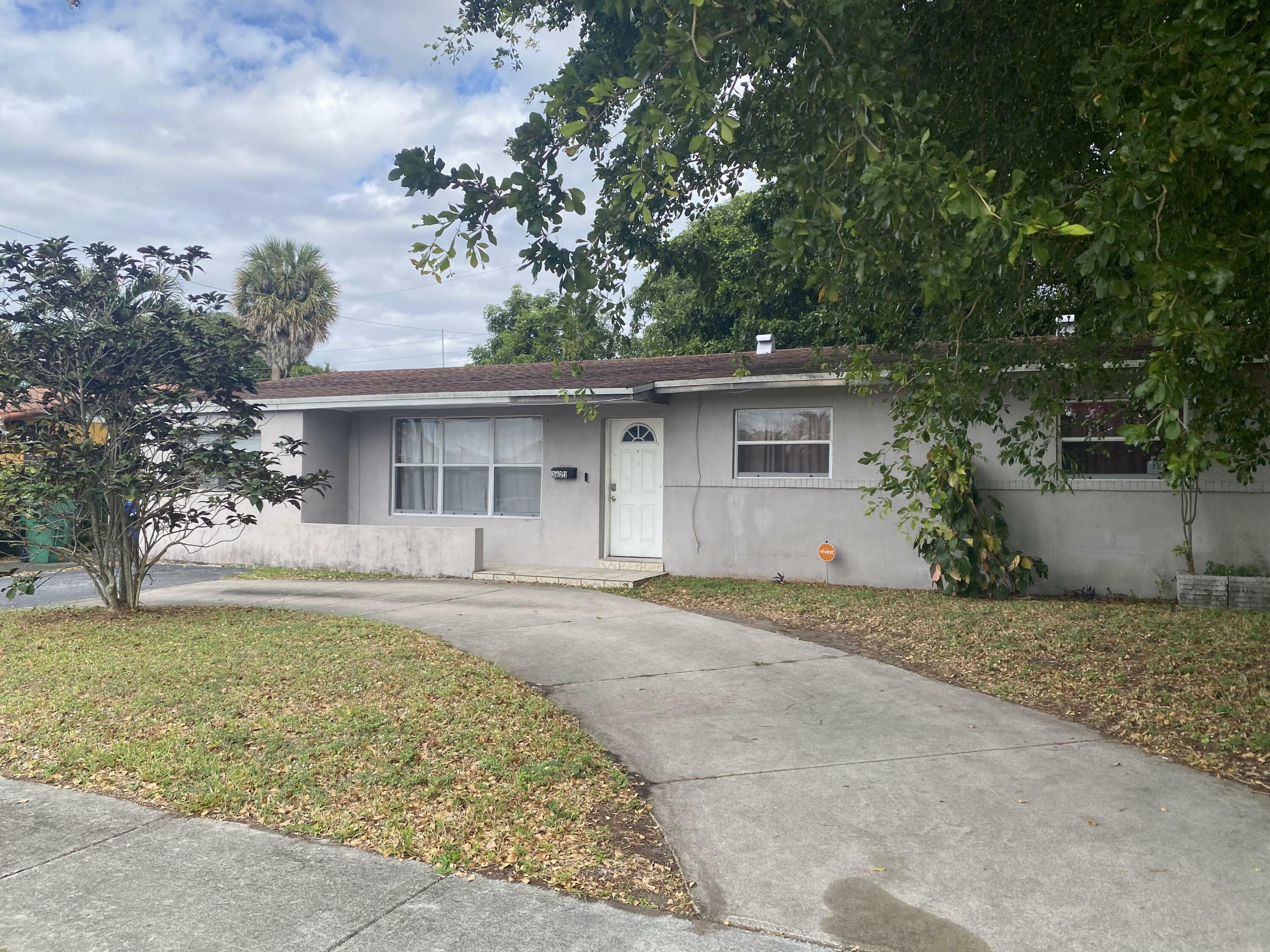 Property Photo:  3621 NW 6th Place  FL 33311 