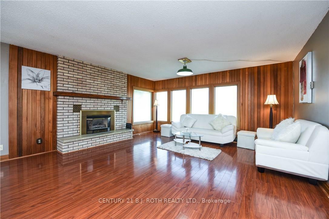 Photo de la propriété: 2146 Innisfil Beach Road ON L9S 4B9