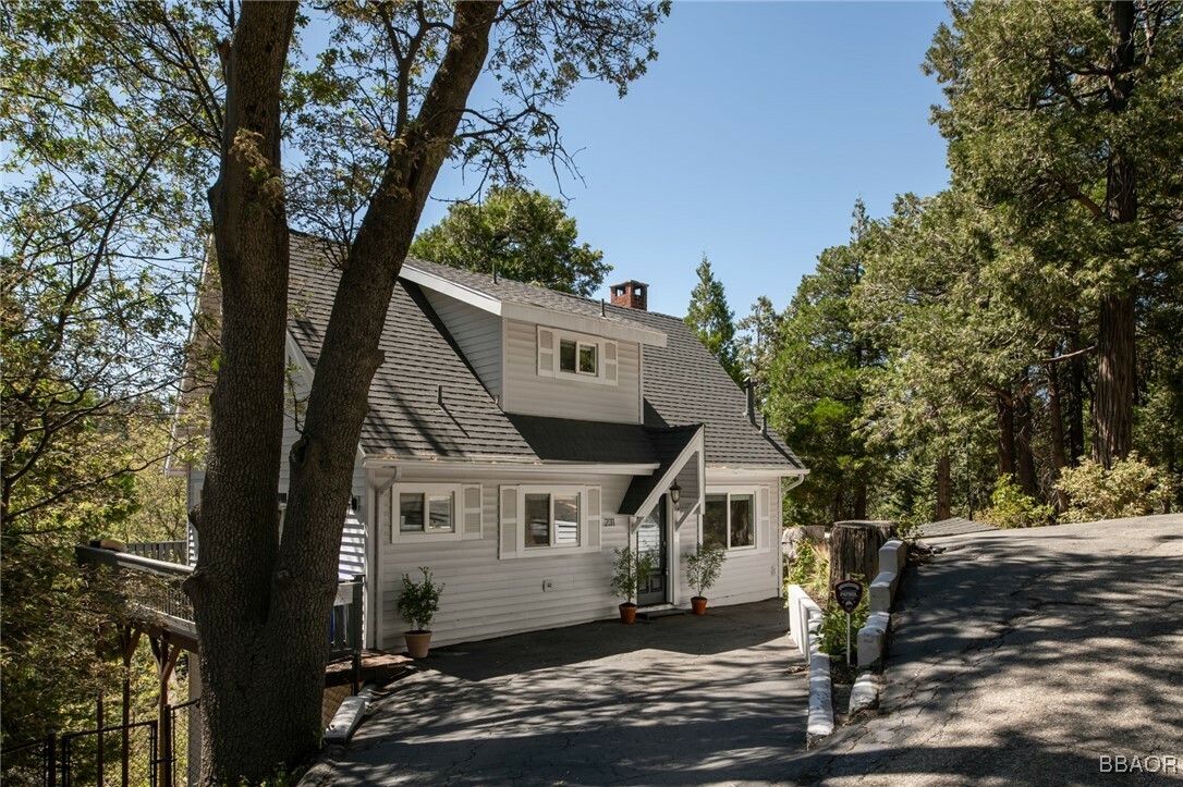 Property Photo:  231 Crest Circle Street  CA 92352 
